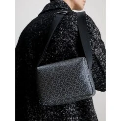 Calvin Klein Ck Must Camera Bag Black Classic Mono 4 Calvin Klein Ck Must Camera Bag Black Classic Mono -Mode Tassen Verkoopwinkel image 8146