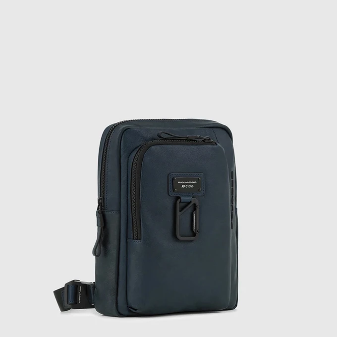 Piquadro Harper iPad Crossbody Bag blue Piquadro Harper IPad Crossbody Bag Blue -Mode Tassen Verkoopwinkel image 8196