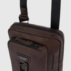 Piquadro Harper IPad Crossbody Bag Blue 7 Piquadro Harper IPad Crossbody Bag Blue -Mode Tassen Verkoopwinkel image 8200