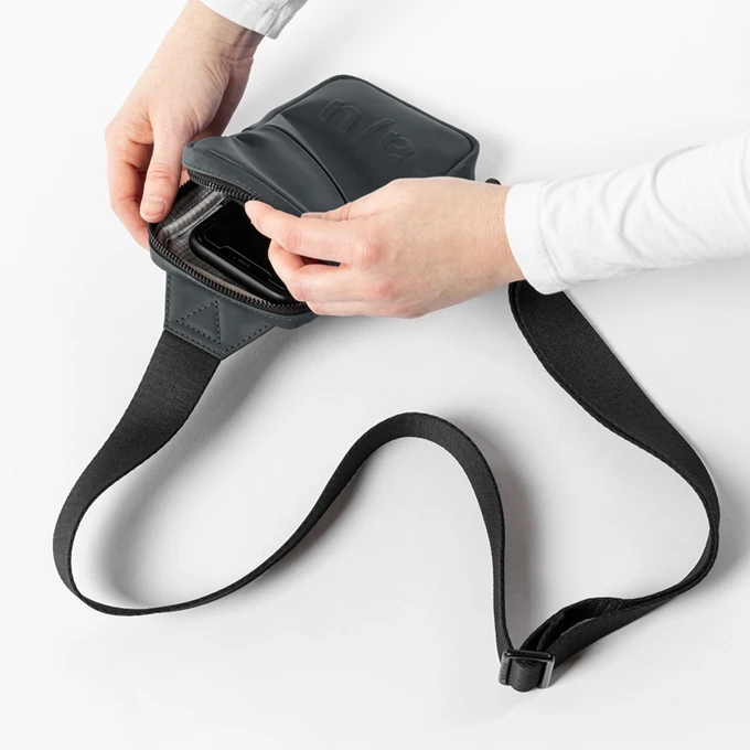 Aunts & Uncles Iwako Japan Nishi Phonebag dark shadow Aunts & Uncles Iwako Japan Nishi Phonebag Dark Shadow -Mode Tassen Verkoopwinkel image 8472